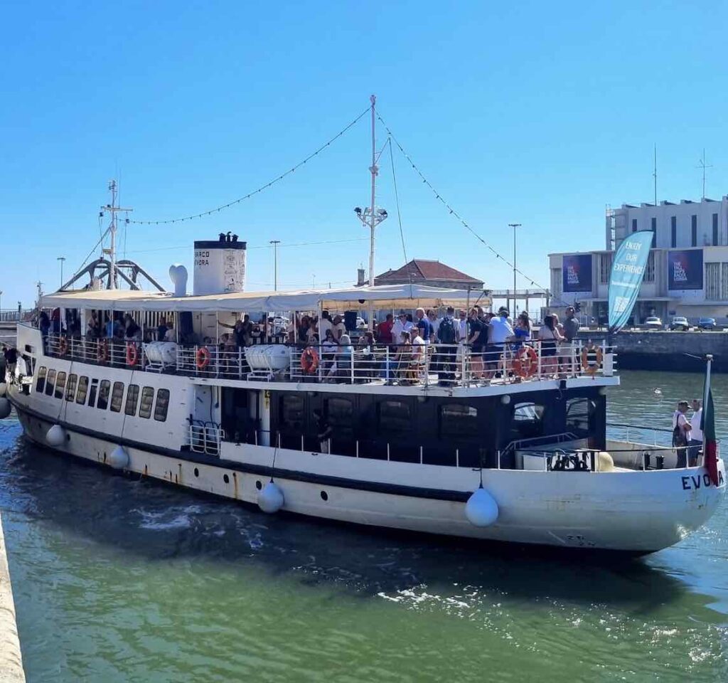 Le meilleur site pour vos réservations de croisière à Lisbonne. O melhor sítio para as suas reservas de cruzeiros em Lisboa. The best site for your Lisbon cruise bookings.