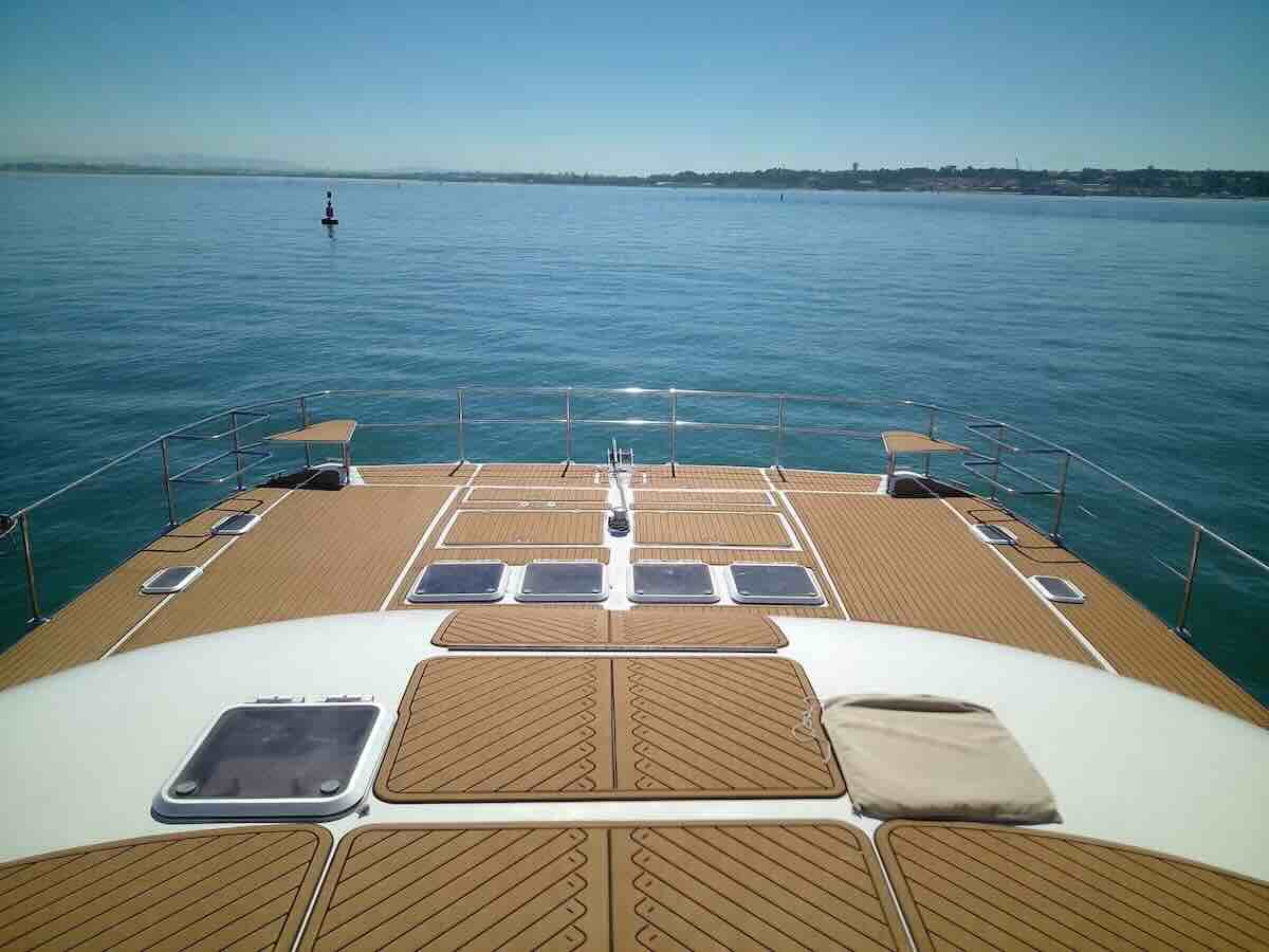 Bain de soleil catamaran 40 places rent catamaran lisbon 40 people boat party