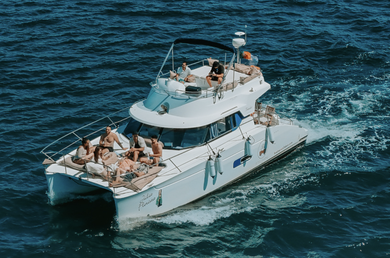 Catamaran 14 places 2025